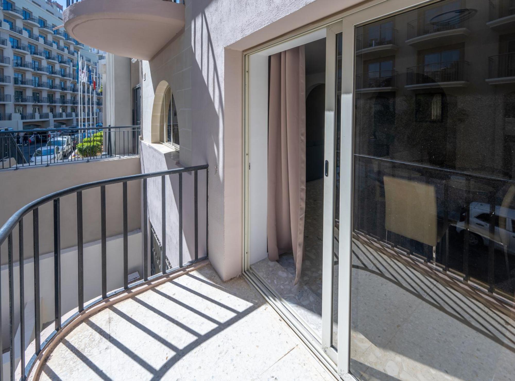 Spacious 3 Bedroom Apartment In The Heart Of St Julians Saint Julian's Exterior photo