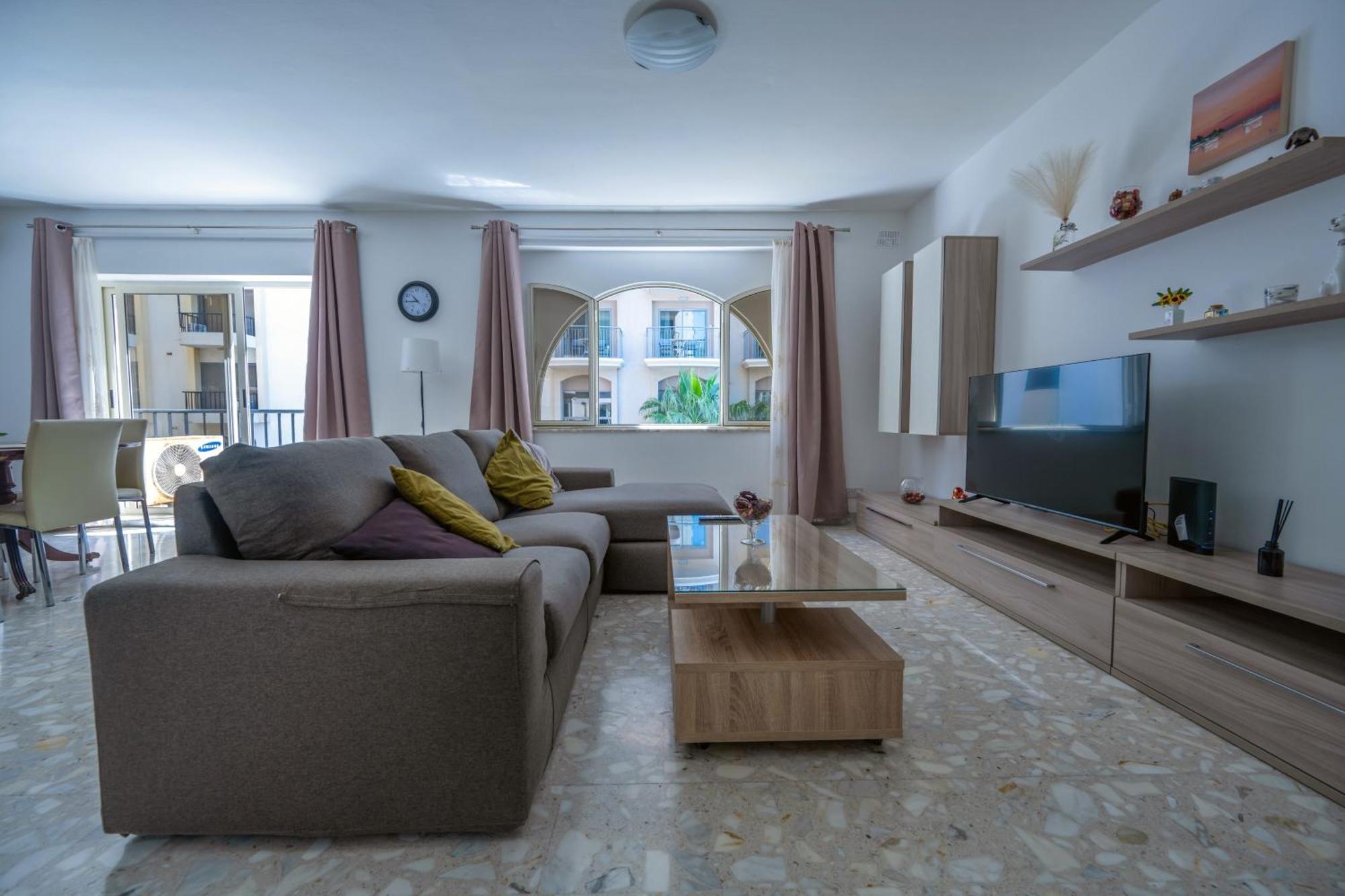 Spacious 3 Bedroom Apartment In The Heart Of St Julians Saint Julian's Exterior photo